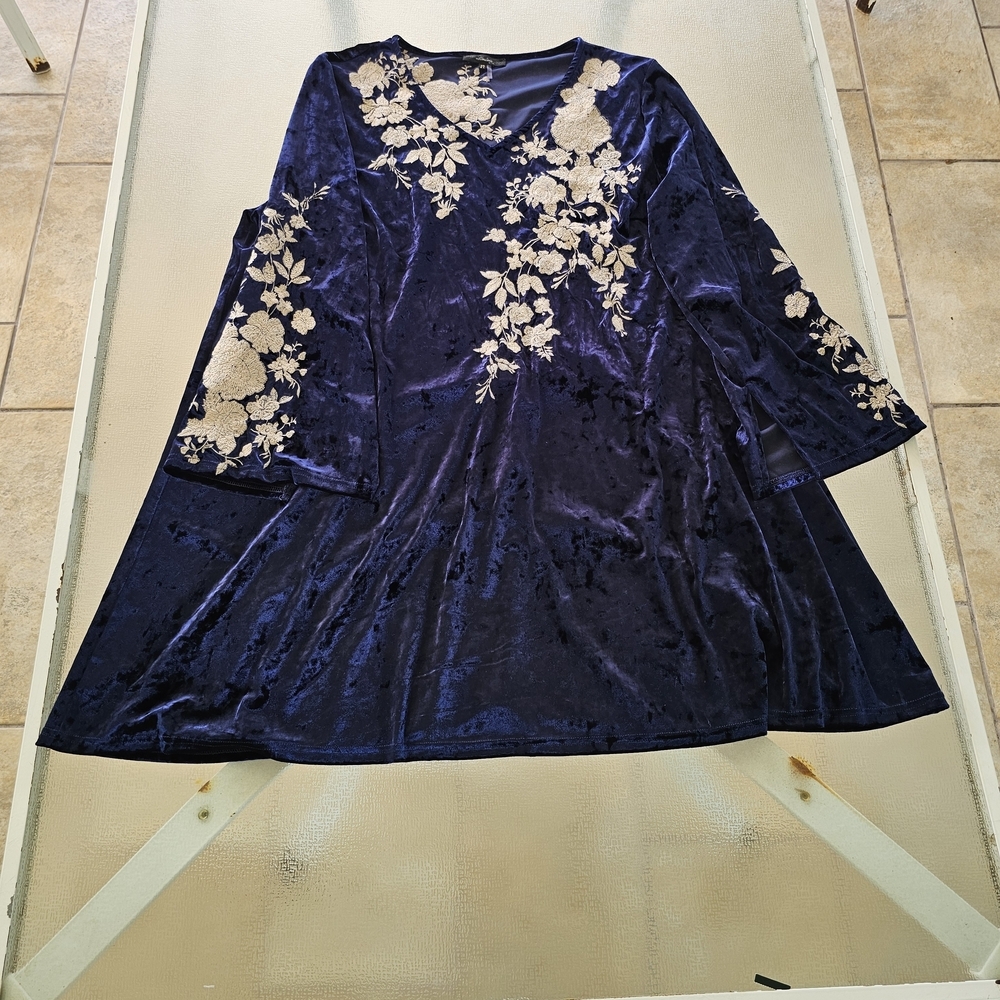 Andrée by Uni 2X Navy Velvet Floral Embroidered Bell Sleeve Boho Party Dress - Picture 6 of 11